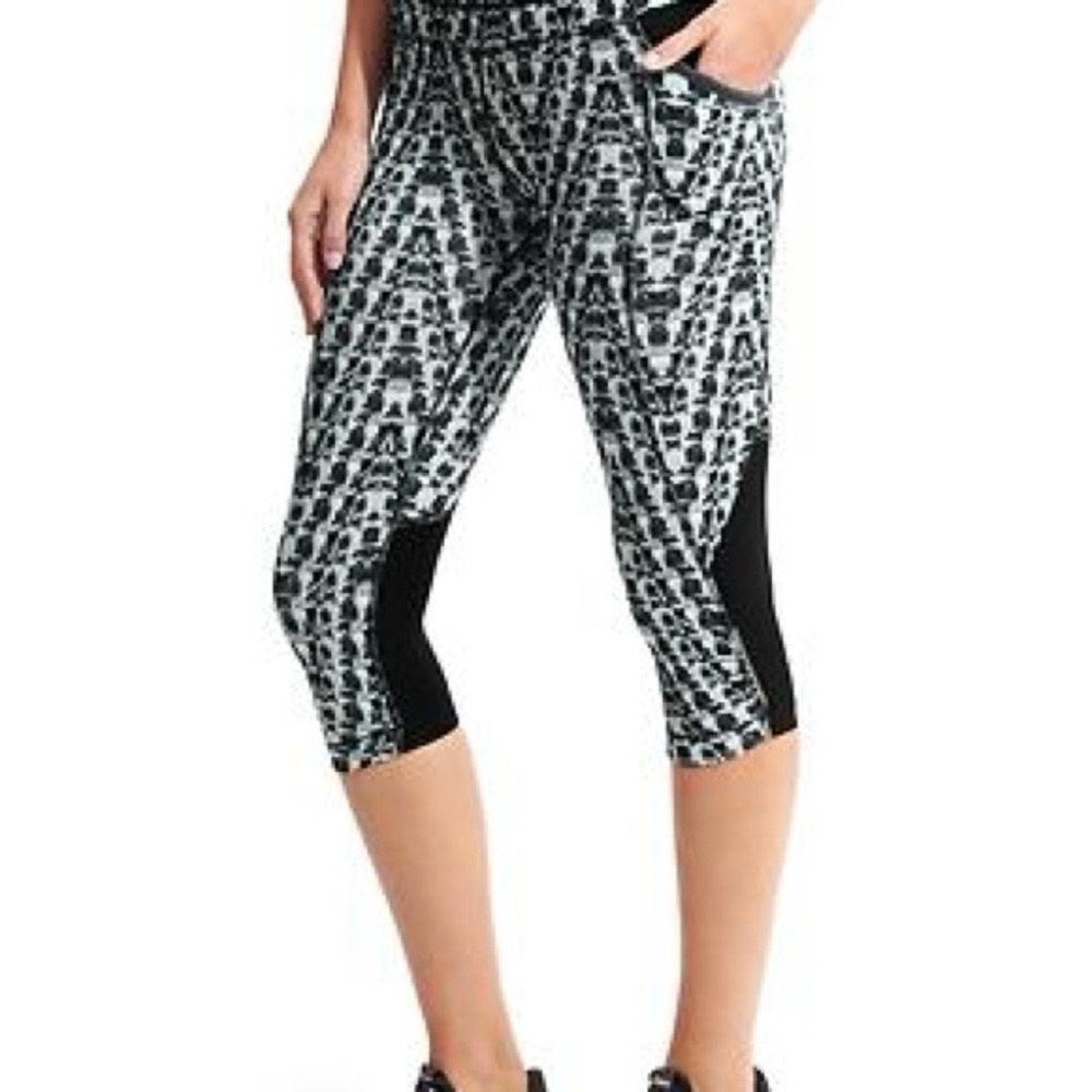 Athleta Black and White Patterned Capris Size XXS